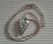 NECKLACE - Silvertone  - Heart - Pendant
