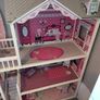 large doll house Image 2