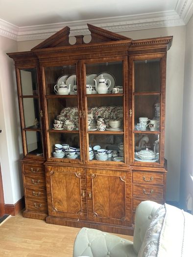 Display Case - Break Front - Large