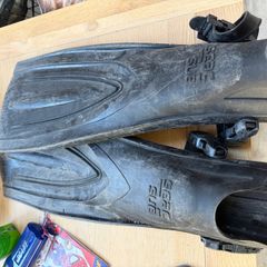 scuba siving open heel fins