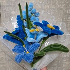 hand made pipe cleaners flowers