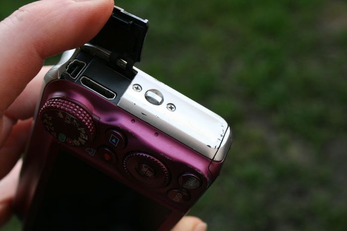 Canon Power Shot SX210 IS 14.1MP Digital Camera