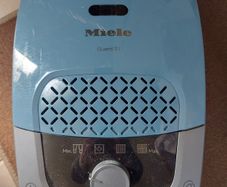Miele Vacuum Cleaner, Model. STAFO, Type HS14, in excellent condition, works great with 4 Powerful suction settings