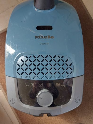 Miele Vacuum Cleaner, Model. STAFO, Type HS14, in excellent condition, works great with 4 Powerful suction settings