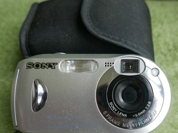 Sony Cyber-shot DSC-P43 4.1MP Digital Camera - Silver Tested