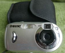Sony Cyber-shot DSC-P43 4.1MP Digital Camera - Silver Tested
