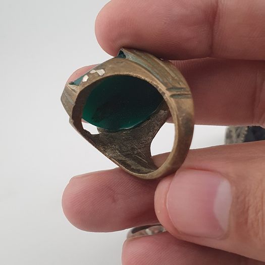 Antique 15 Heritage Style Rings Mixed Brass Glass & Decorative Stone Collection