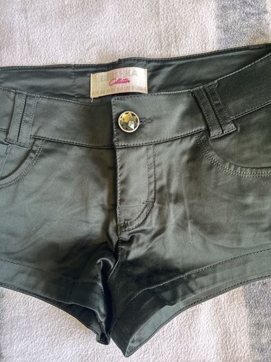 Dark green shorts from bershka