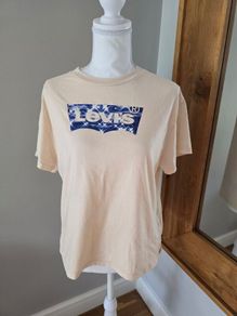 Levis Peach/Pink Logo Teen T-shirt - Size 14 years