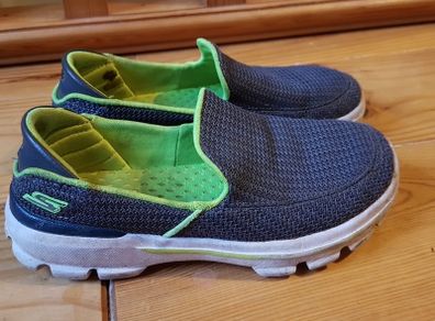 Size 1 (32) Skechers