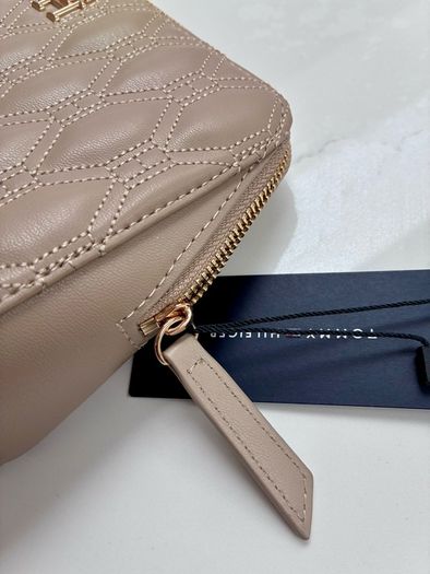 Tommy Hilfiger make up bag