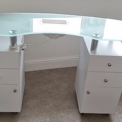 Nail desk