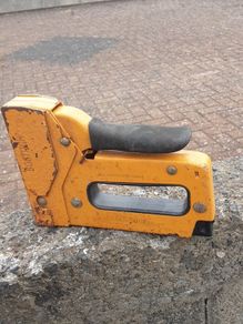 Staple gun