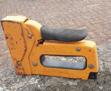 Staple gun