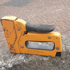 Staple gun