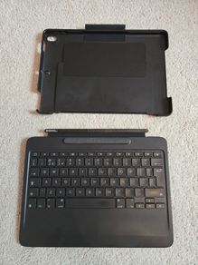 Logitech Y-B0011 Slim Combo Keyboard case for iPad Pro 10.5