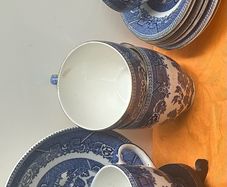 60s Arklow Pottery Willow Pattern cups and saucers x7