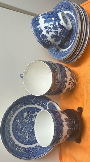 60s Arklow Pottery Willow Pattern cups and saucers x7