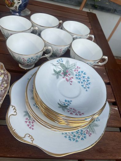 Vintage Royal Tara Fine Bone China Tea Set Floral Pattern & Gold Rim (Made in Ireland)