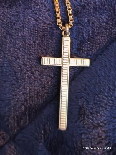 9ct gold cross and chain