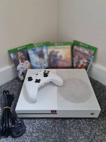 Xbox One S 500GB Bundle.