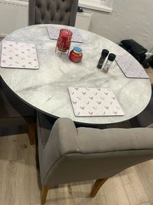 An amazing 43" round kitchen table and 4 chairs