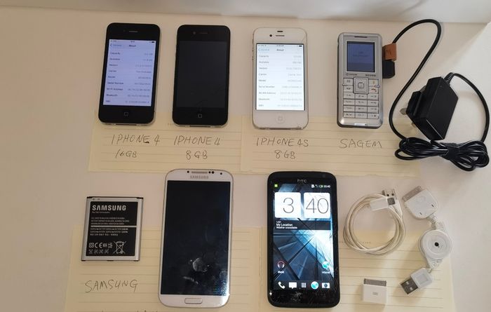 A Bundle Sale of 8 Mobile Phones