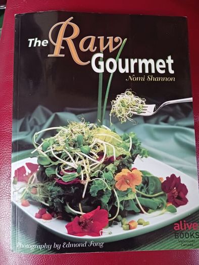 The Raw Gourmet Naomi Shannon / 2004