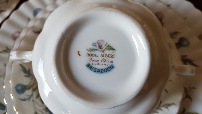 47 Piece Royal Albert Brigadoon Pattern Bone China Gold Gilt Dinner And Tea Service / Set For 5 Person Setting Made In England