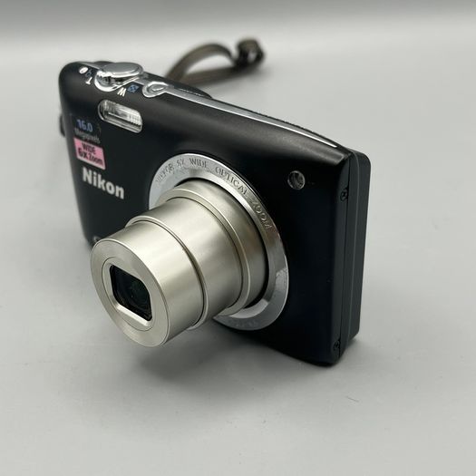 Nikon Coolpix S2700 16MP Digital Camera Black - Full Kit