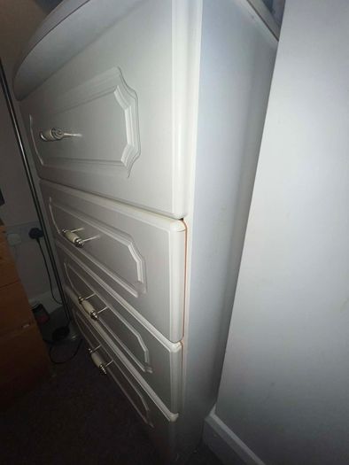Chest of drawers