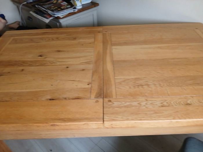 Wooden extendable dining table and 6 dining chairs