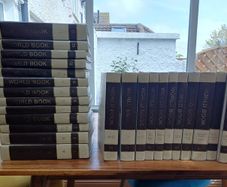 World Book Encyclopedia 1975  26 Vol Complete with World Events in Gold Gilt