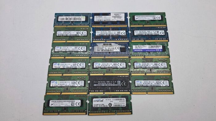 Lot of 17x DDR3L RAM memory
