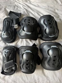 Skating knee pads