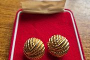 Vintage Gold Tone Earrings