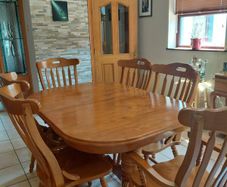 Solid Oak Extending Dining Table and 6 Chairs.