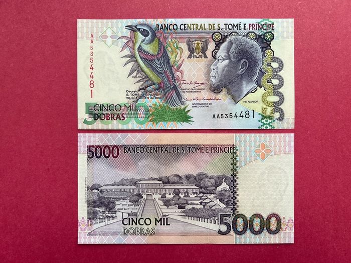 St Thomas & Prince. 5000 Dobras. 2004 Pick 65b. ( Uncirculated )