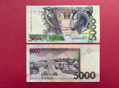 St Thomas & Prince. 5000 Dobras. 2004 Pick 65b. ( Uncirculated )