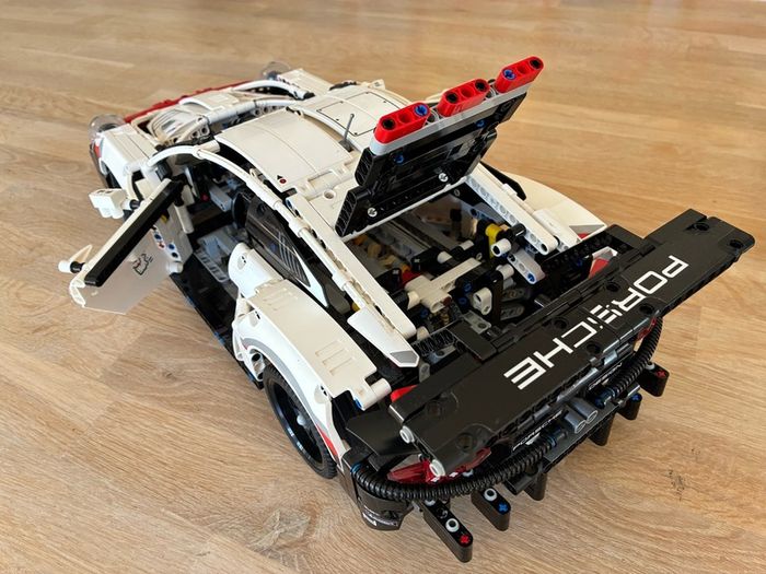Lego Technic Porsche 911 RSR 42096