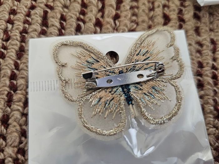 Brand New Fashion Pearl Brooch