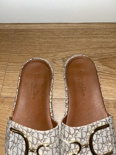 Dior Sliders