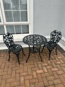 Bistro Table & 2 chairs