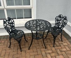 Bistro Table & 2 chairs