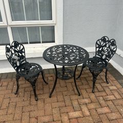 Bistro Table & 2 chairs