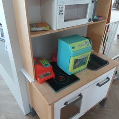 Toy kitchen