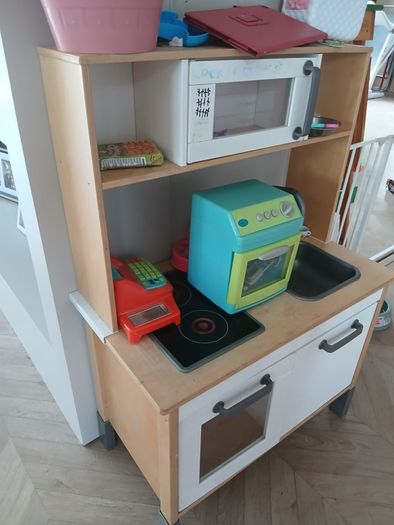 Toy kitchen
