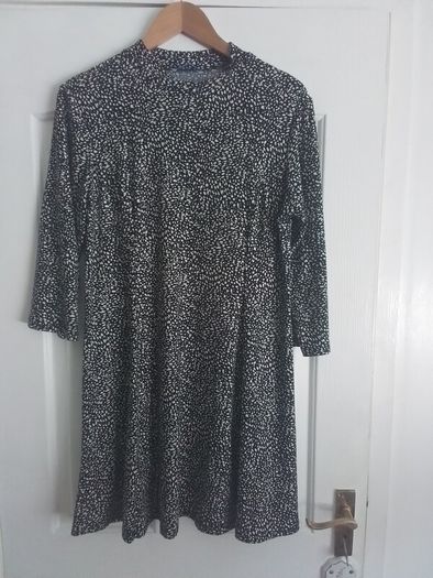 Dresses/Lightweight Summer Dresses .. 7.00euro each or Four for 20.00euro