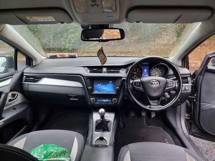 Toyota Avensis Business Edition D-4D Estate 2015