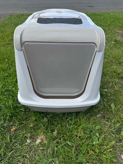 Cat litter box
